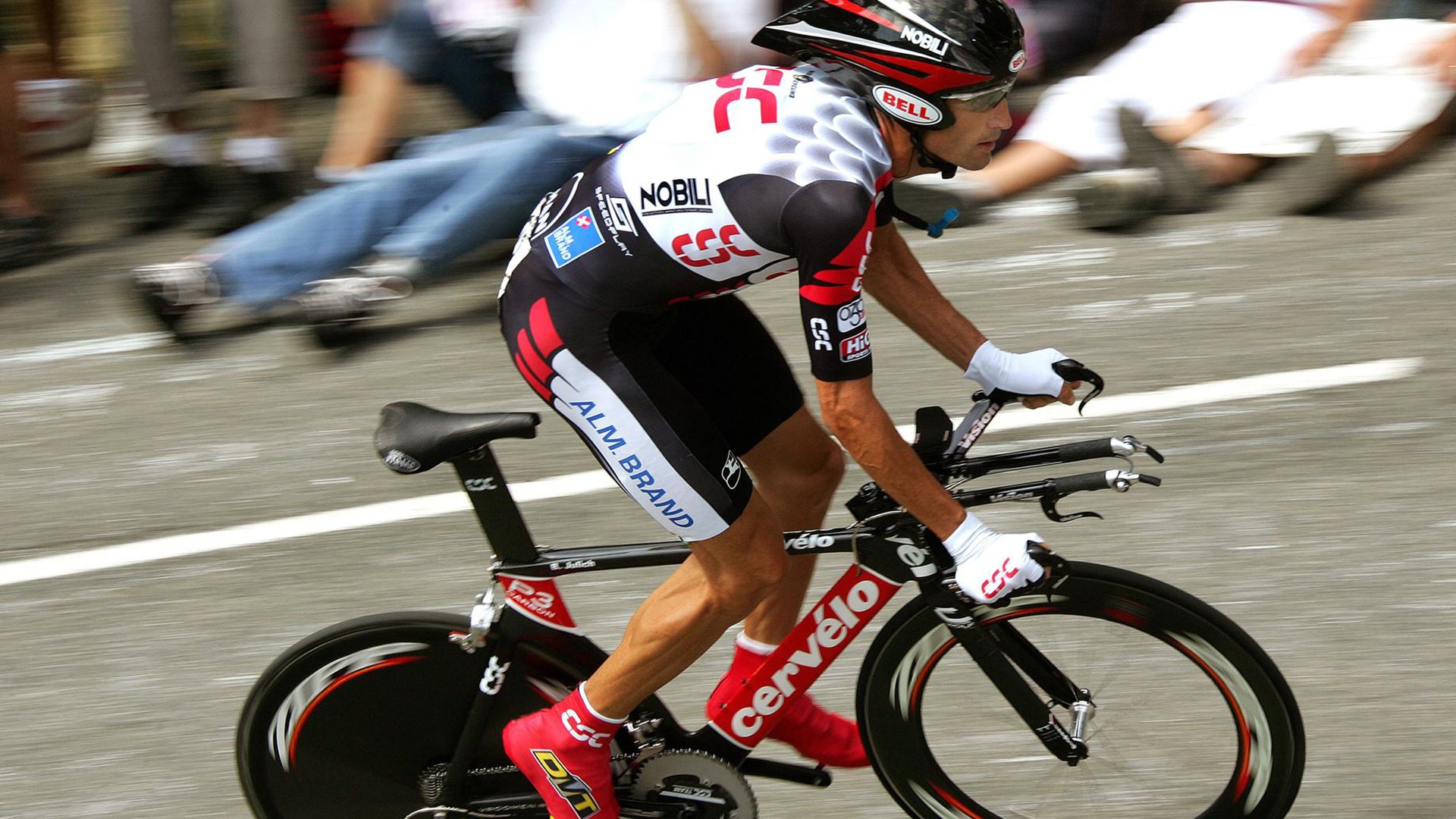 戈贝尔统治全场,广东队攻防一体粉碎北京队不败金身